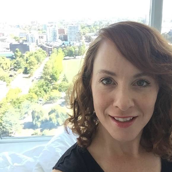 Meet your Posher, Caitlin - Picture 1 of 1